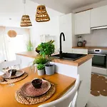 Stylish Boho Chic 10 Min Walk From شقة