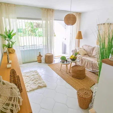 Apartment Stylish Boho Chic 10 Min Walk From