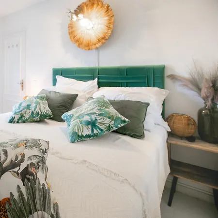 Stylish Boho Chic 10 Min Walk From *