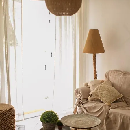 Stylish Boho Chic 10 Min Walk From Apartment *