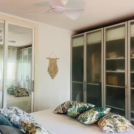 Stylish Boho Chic 10 Min Walk From *