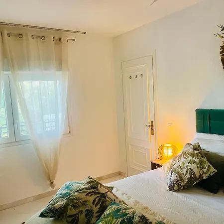 Apartment Stylish Boho Chic 10 Min Walk From *