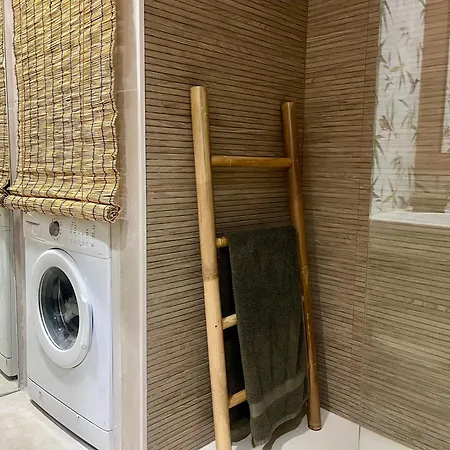 Stylish Boho Chic 10 Min Walk From *